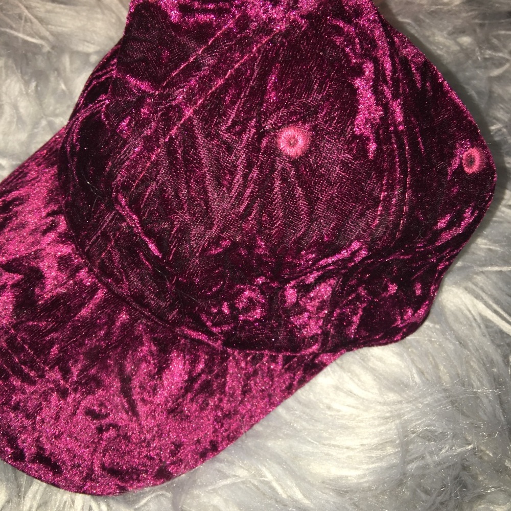 Maroon hat 🧢